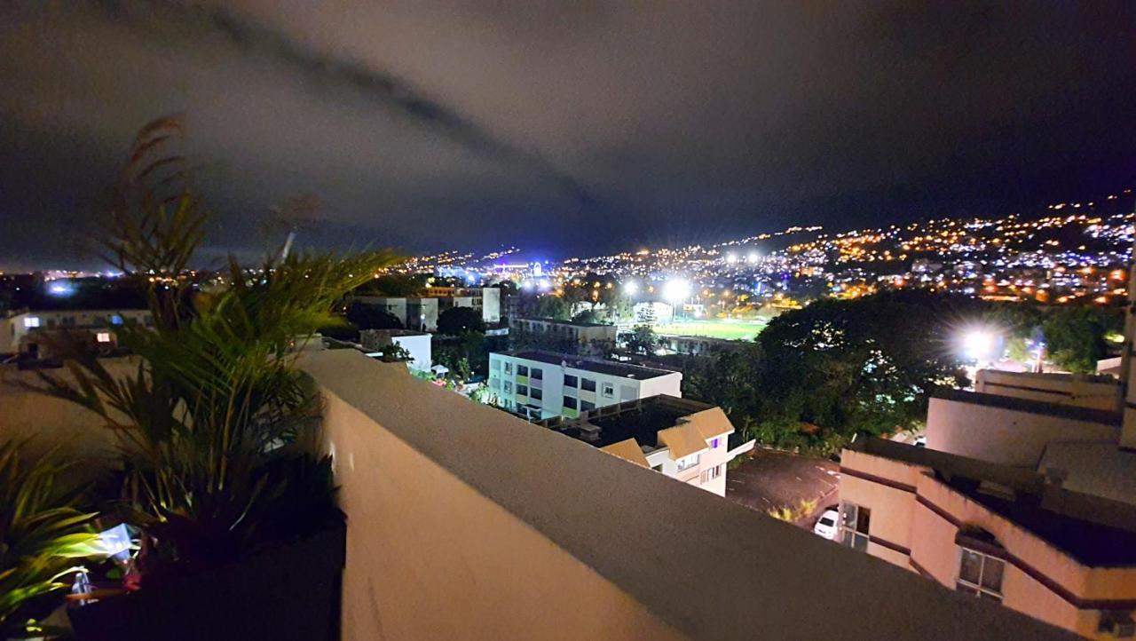 Rooftop - L'Appartement En Haut แซงต์-เดอนี ภายนอก รูปภาพ